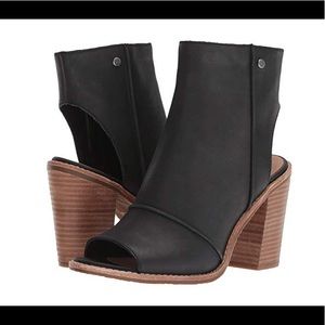 *NWT* Valencia Peep Toe Black Leather Ugg Shoes